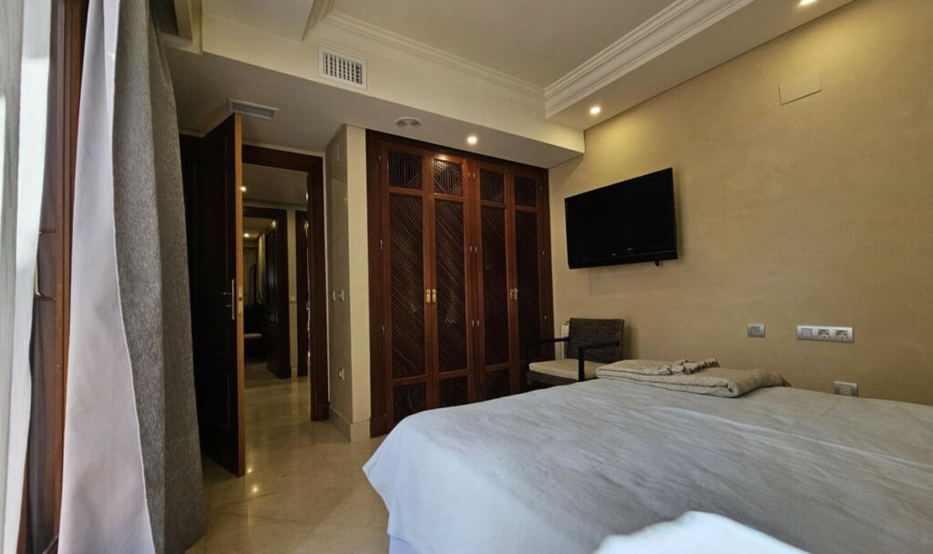 Resale - Apartment -
Estepona