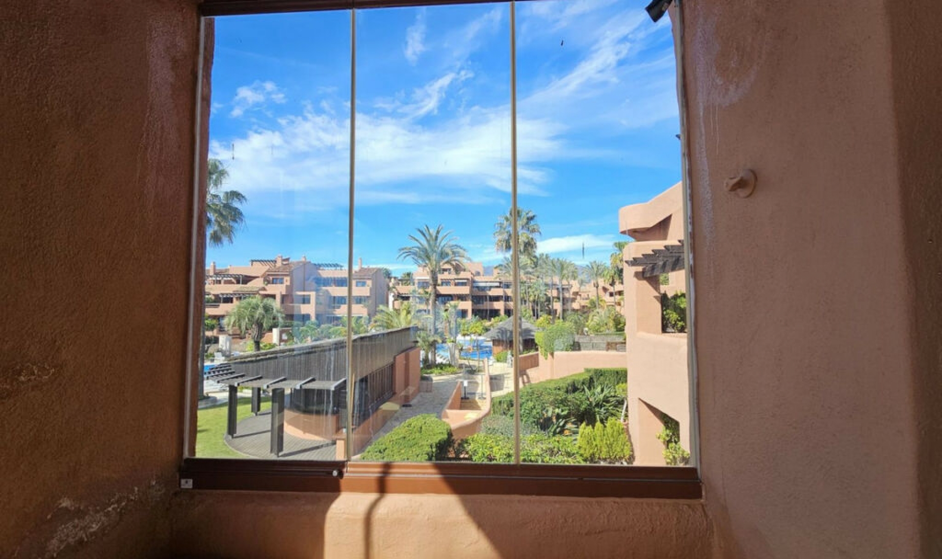 Resale - Apartment -
Estepona