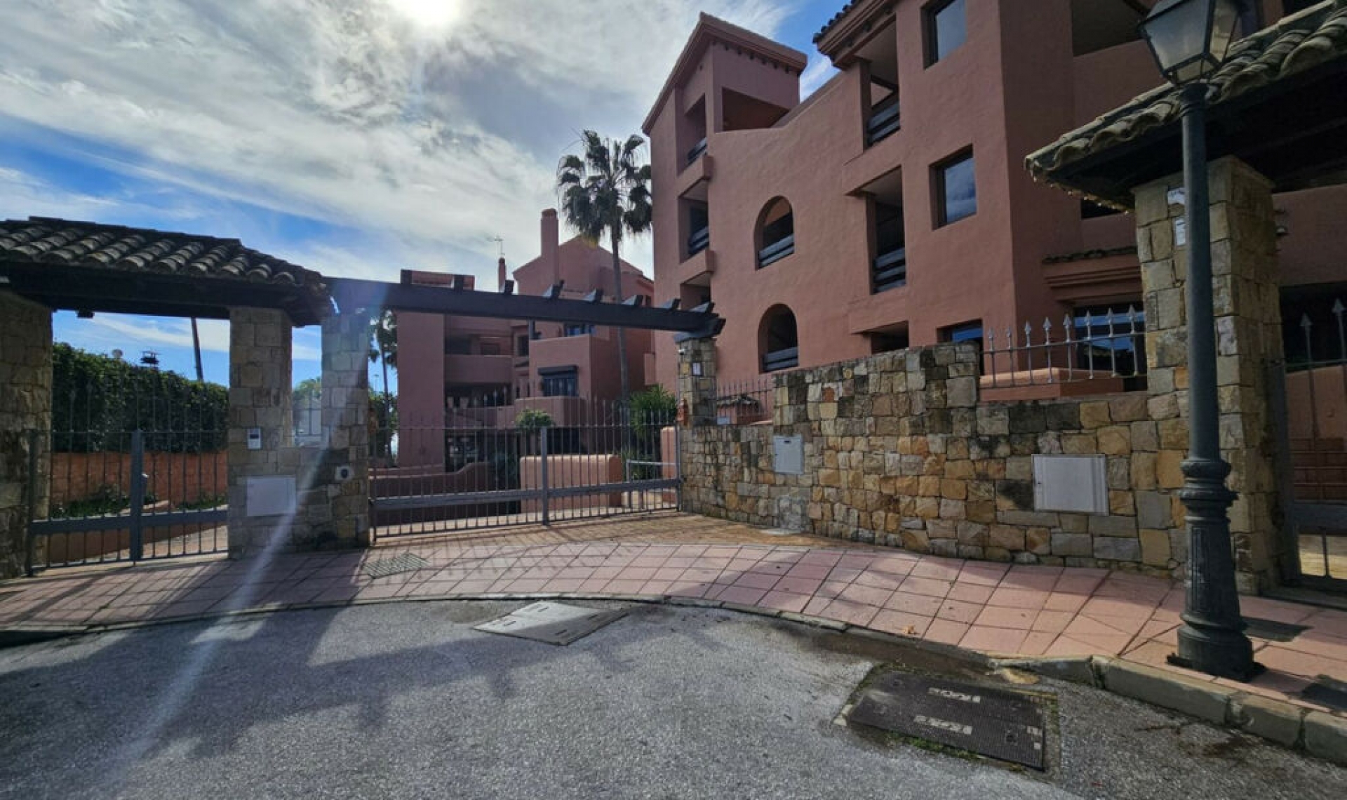 Resale - Apartment -
Estepona