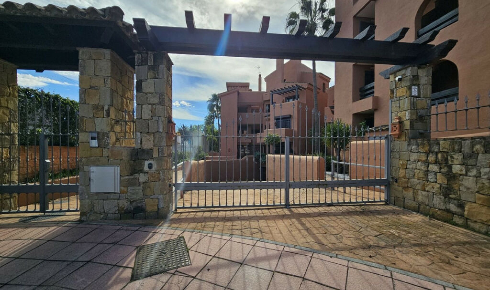 Resale - Apartment -
Estepona