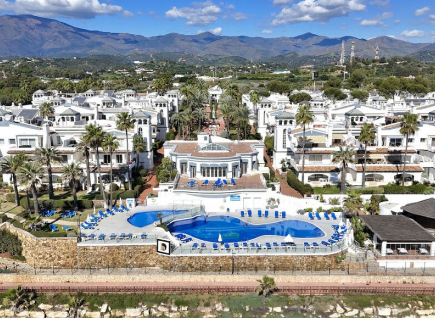 Resale - Apartment -
Estepona