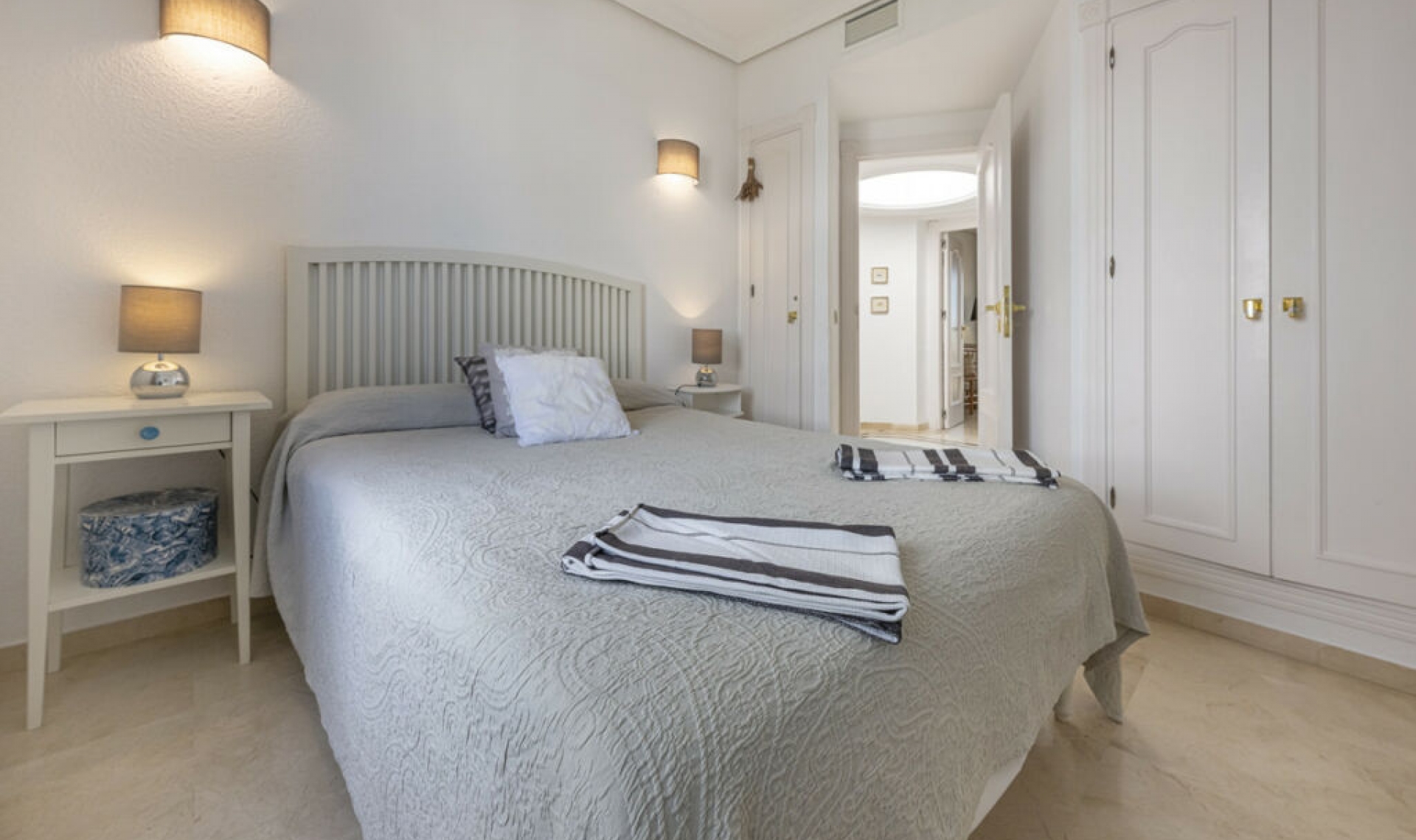 Resale - Apartment -
Estepona