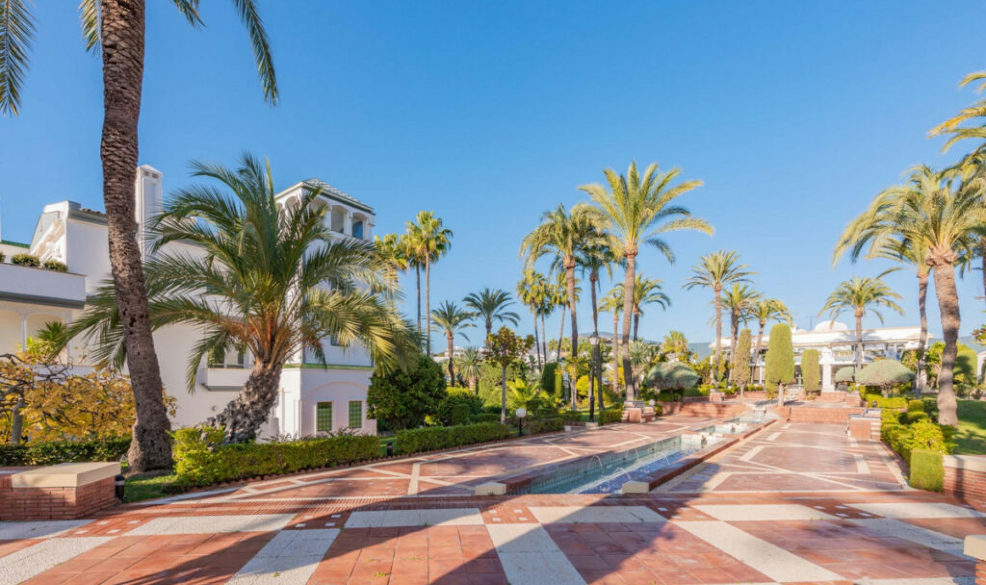 Resale - Apartment -
Estepona