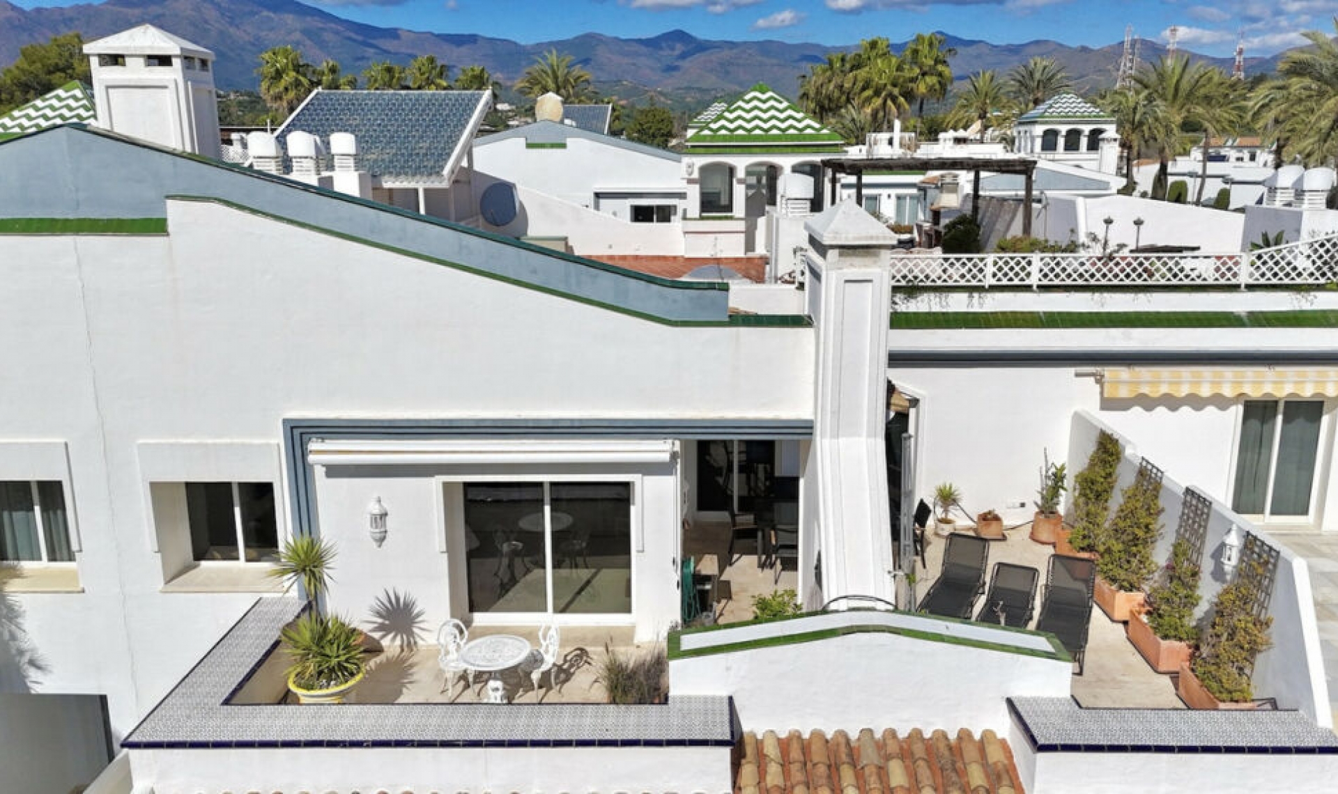 Resale - Apartment -
Estepona