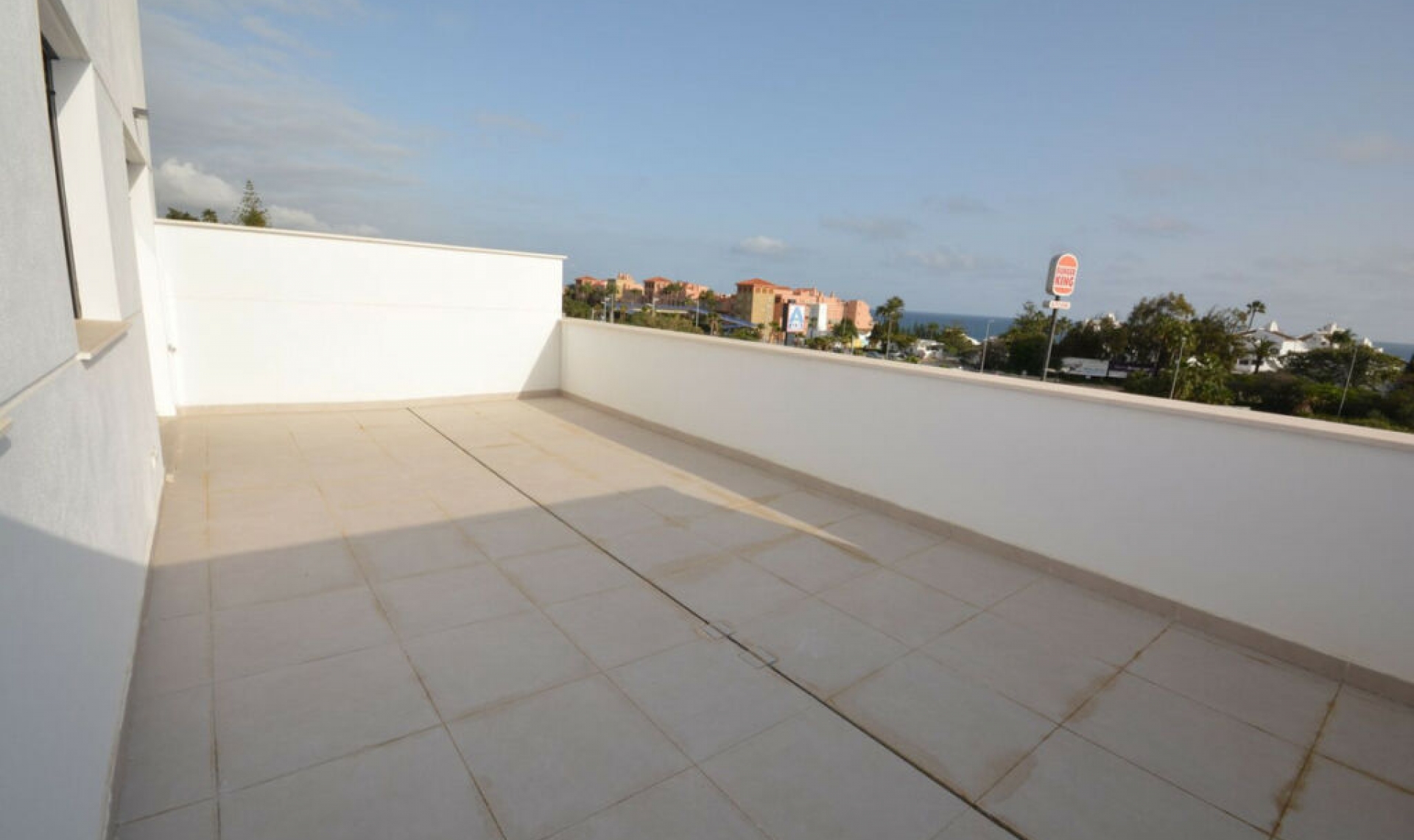 Resale - Apartment -
Estepona
