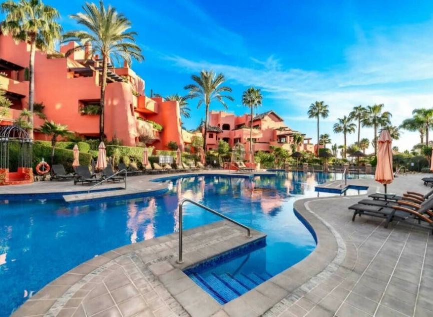 Resale - Apartment -
Estepona