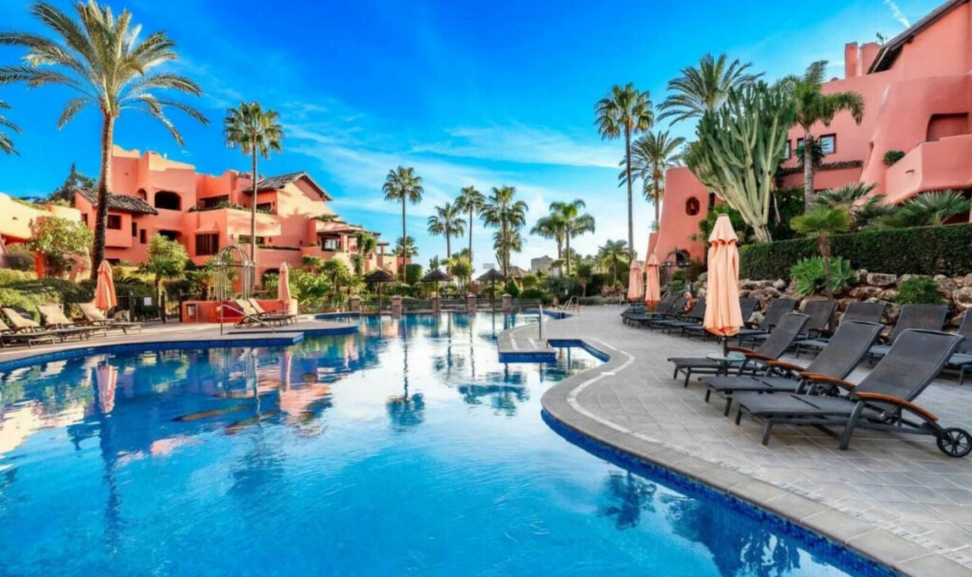 Resale - Apartment -
Estepona