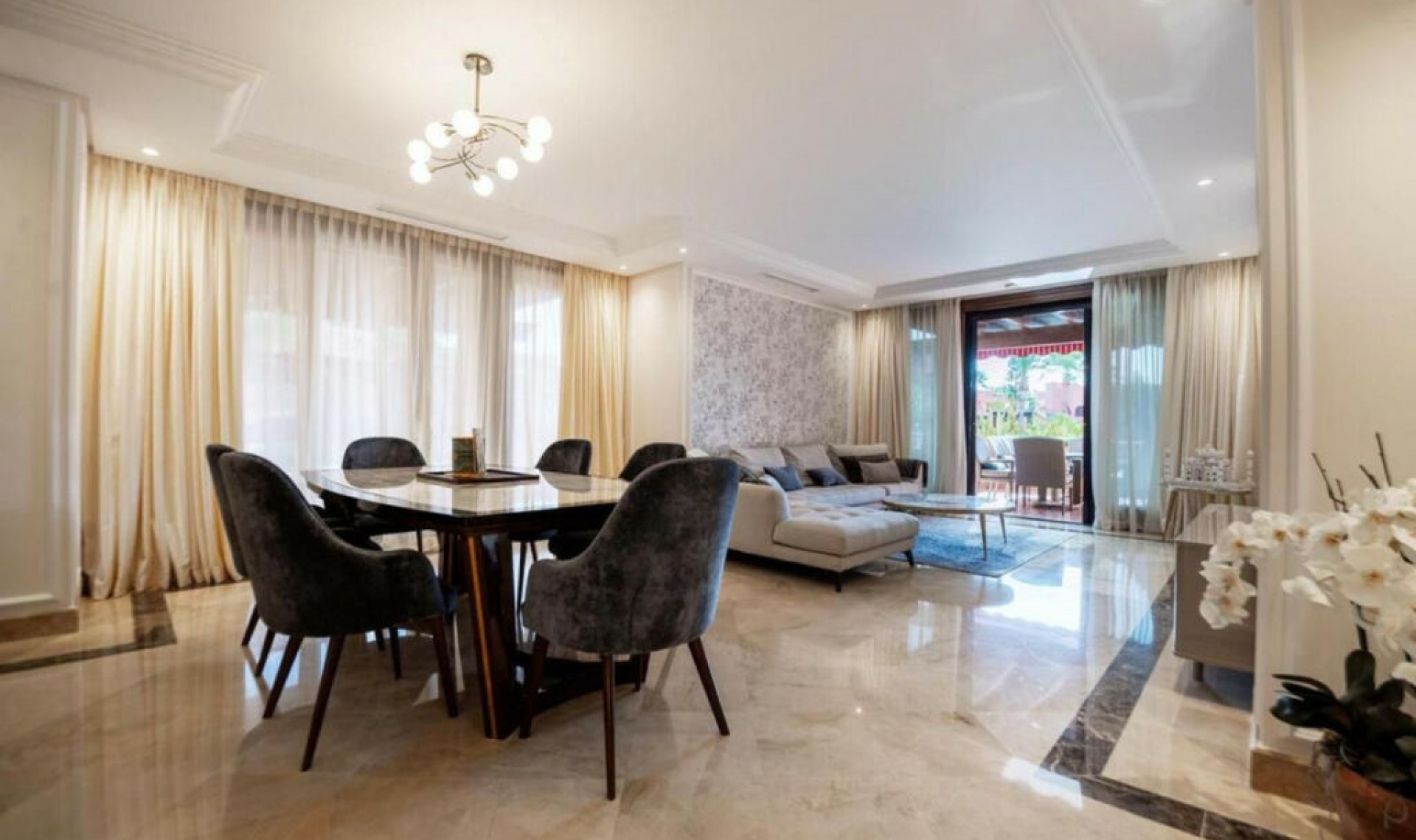 Resale - Apartment -
Estepona