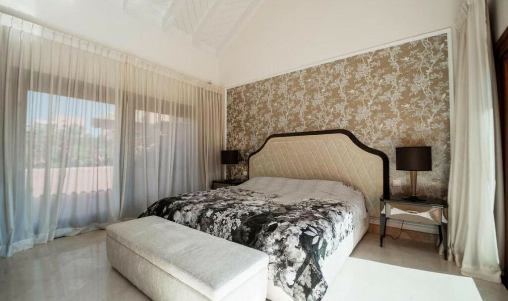 Resale - Apartment -
Estepona