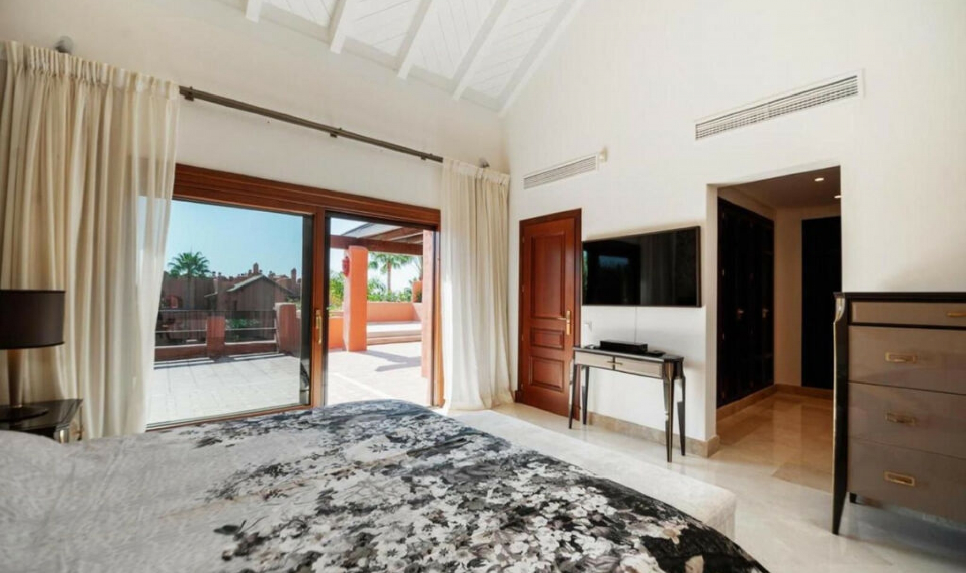 Resale - Apartment -
Estepona