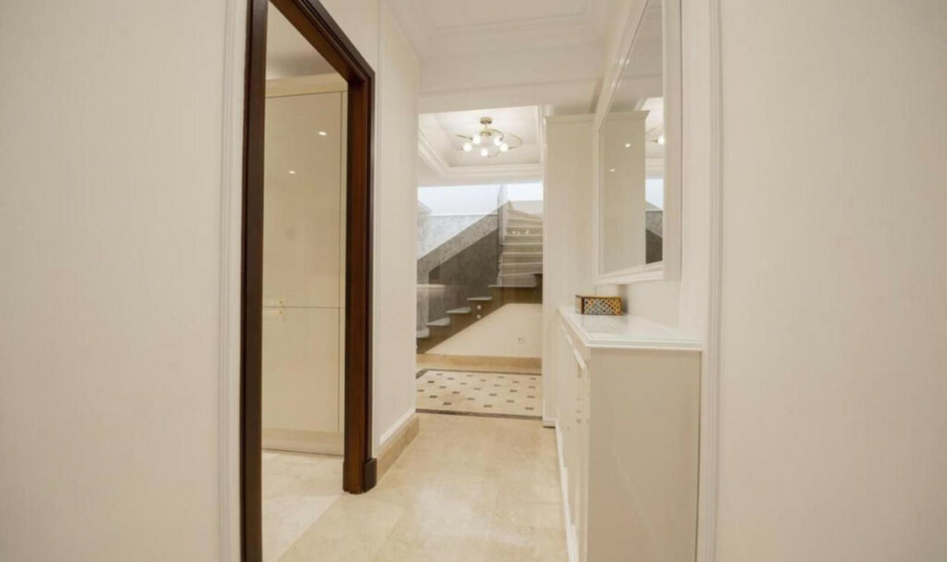 Resale - Apartment -
Estepona
