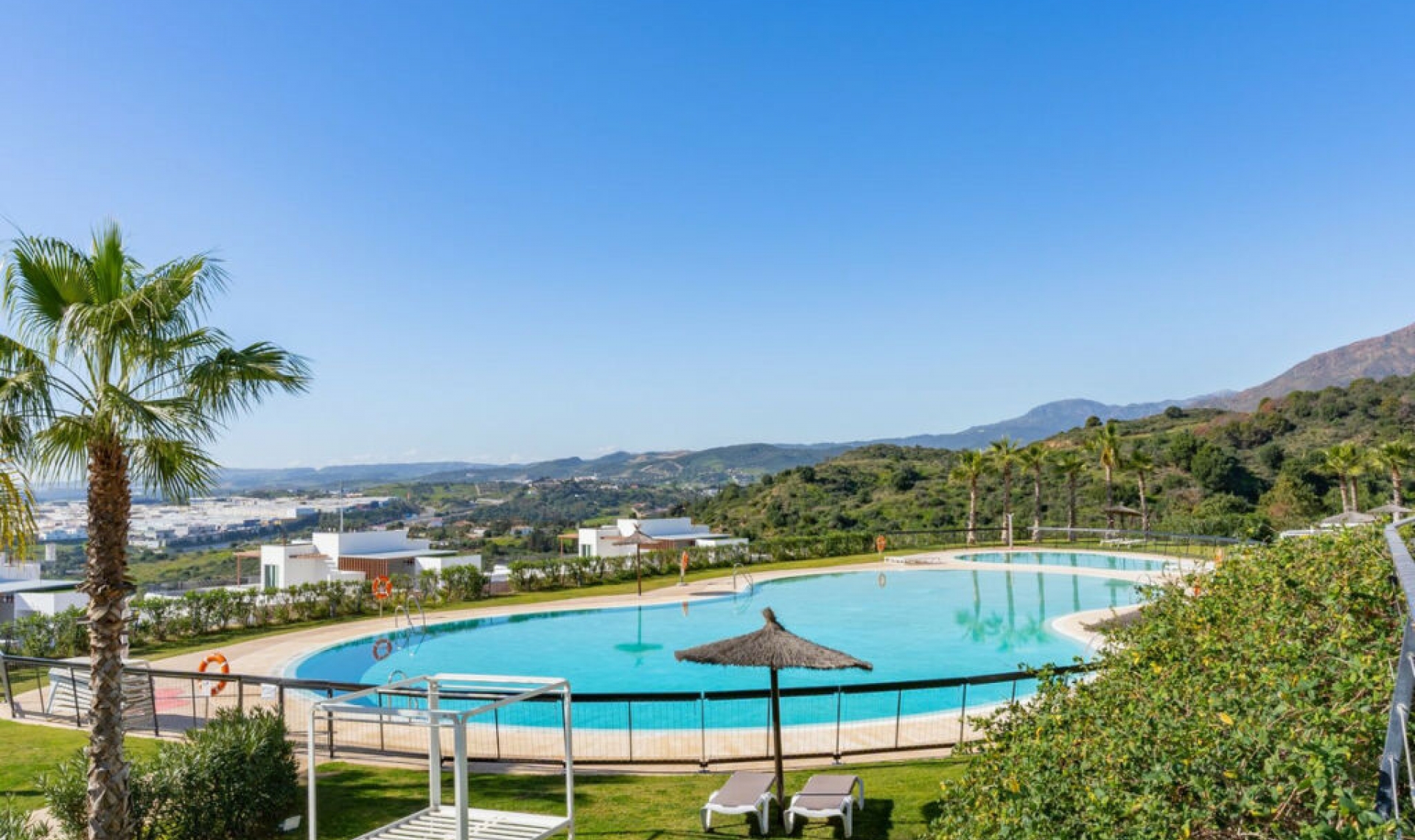 Resale - Apartment -
Estepona