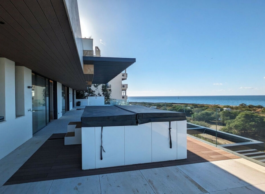 Resale - Apartment -
Estepona