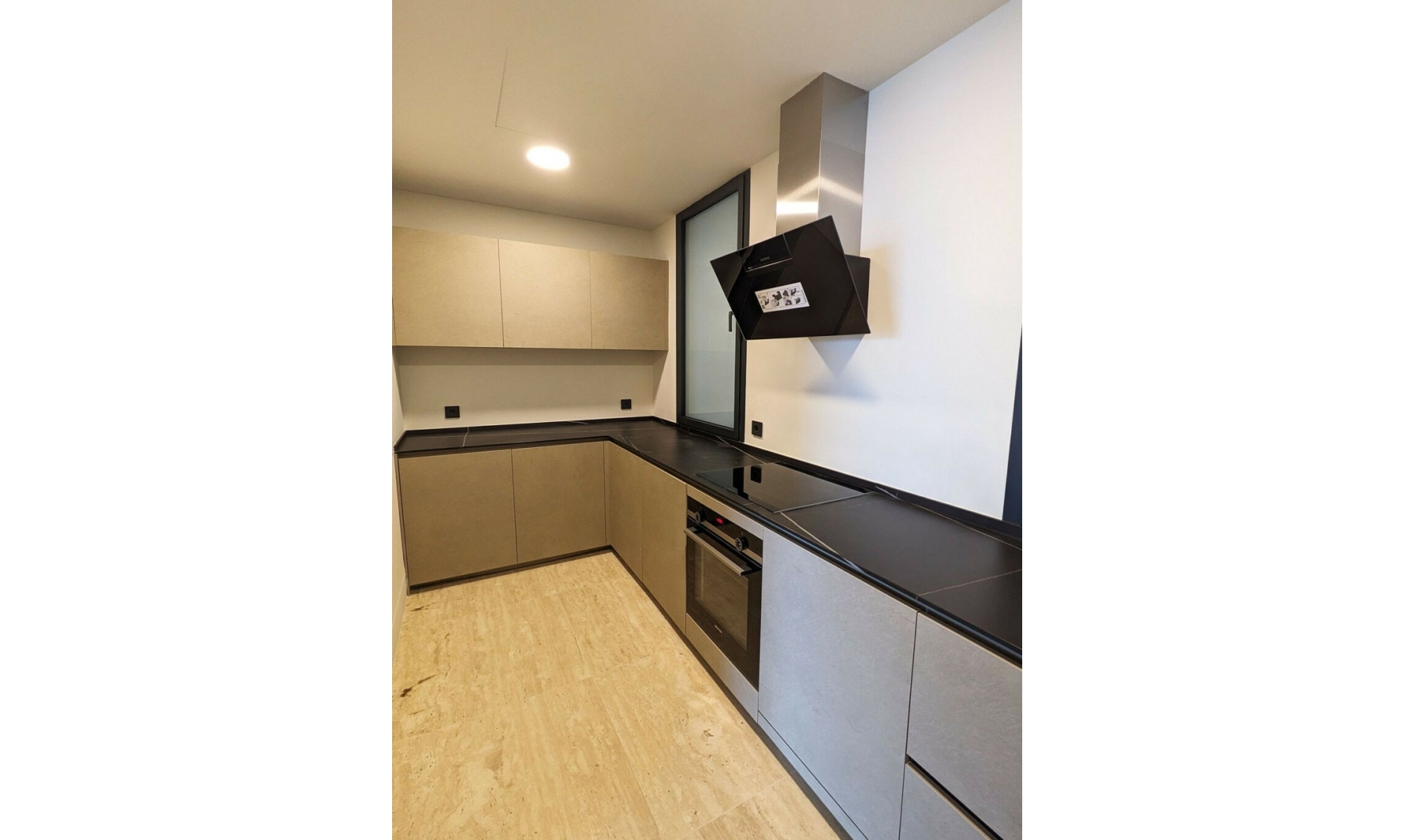 Resale - Apartment -
Estepona