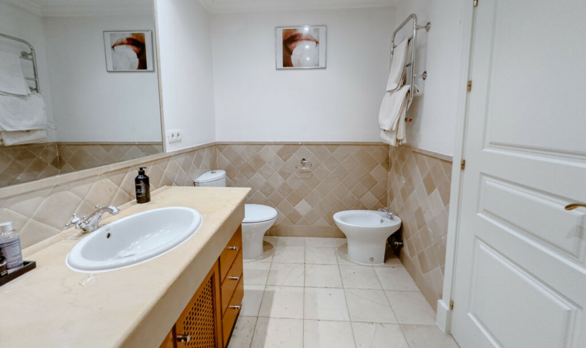 Resale - Apartment -
Estepona