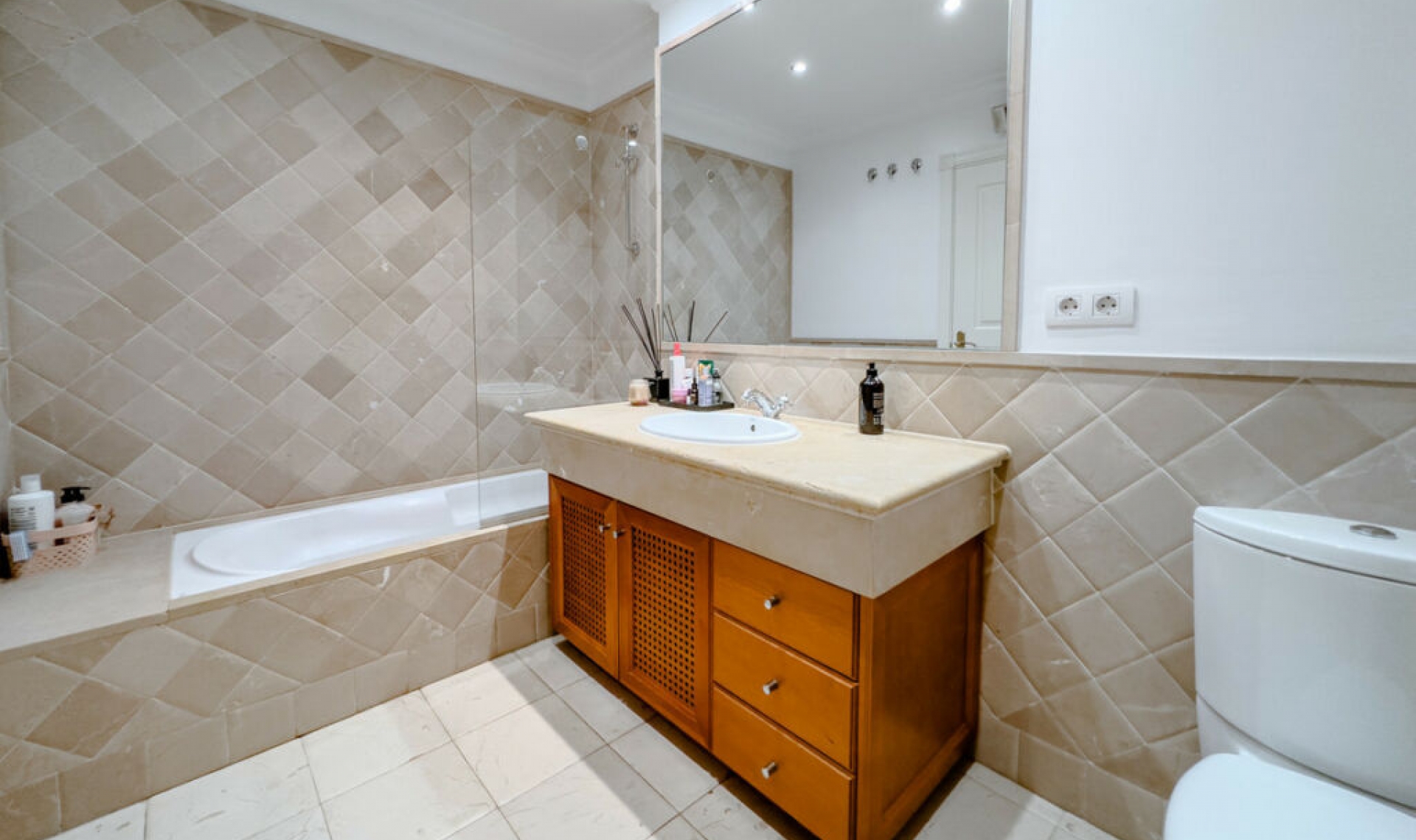 Resale - Apartment -
Estepona