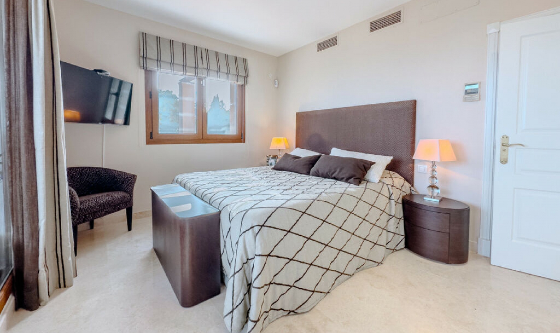 Resale - Apartment -
Estepona