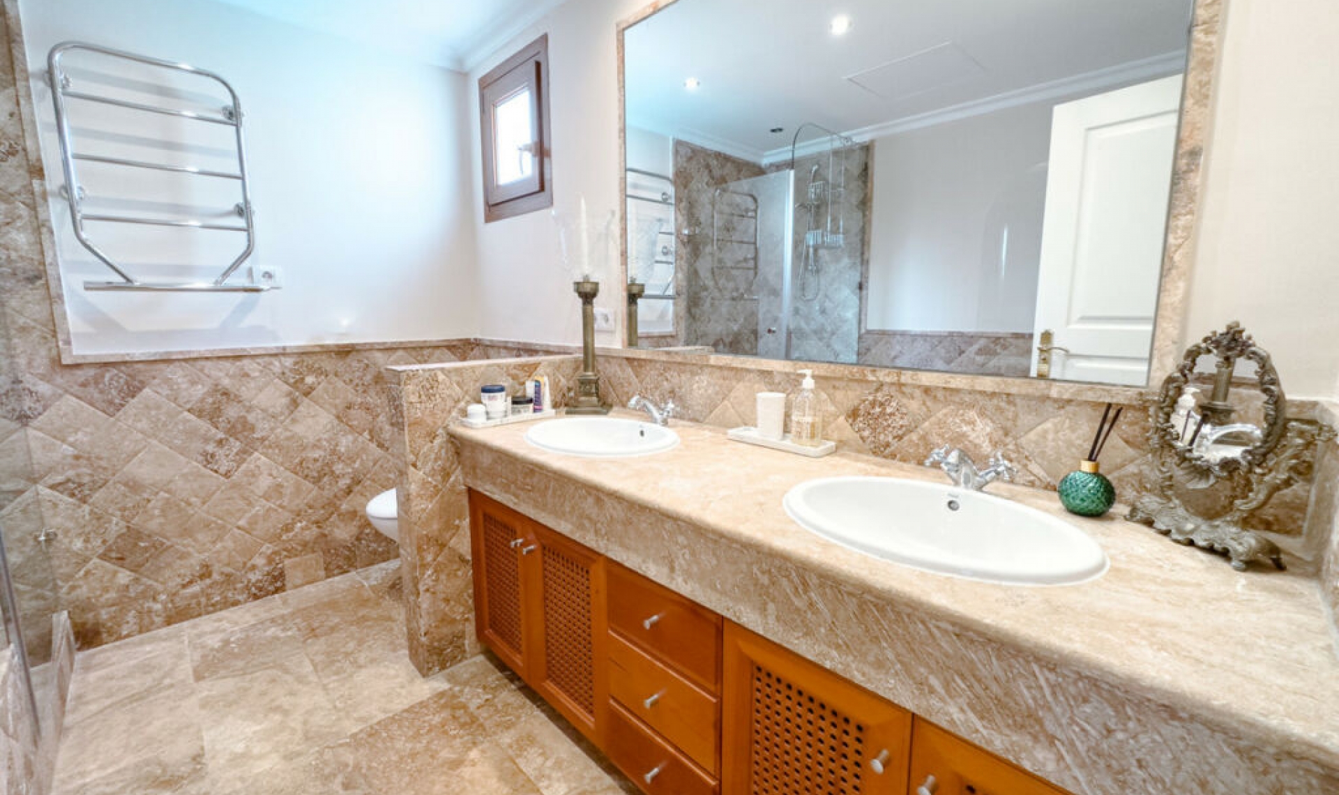 Resale - Apartment -
Estepona