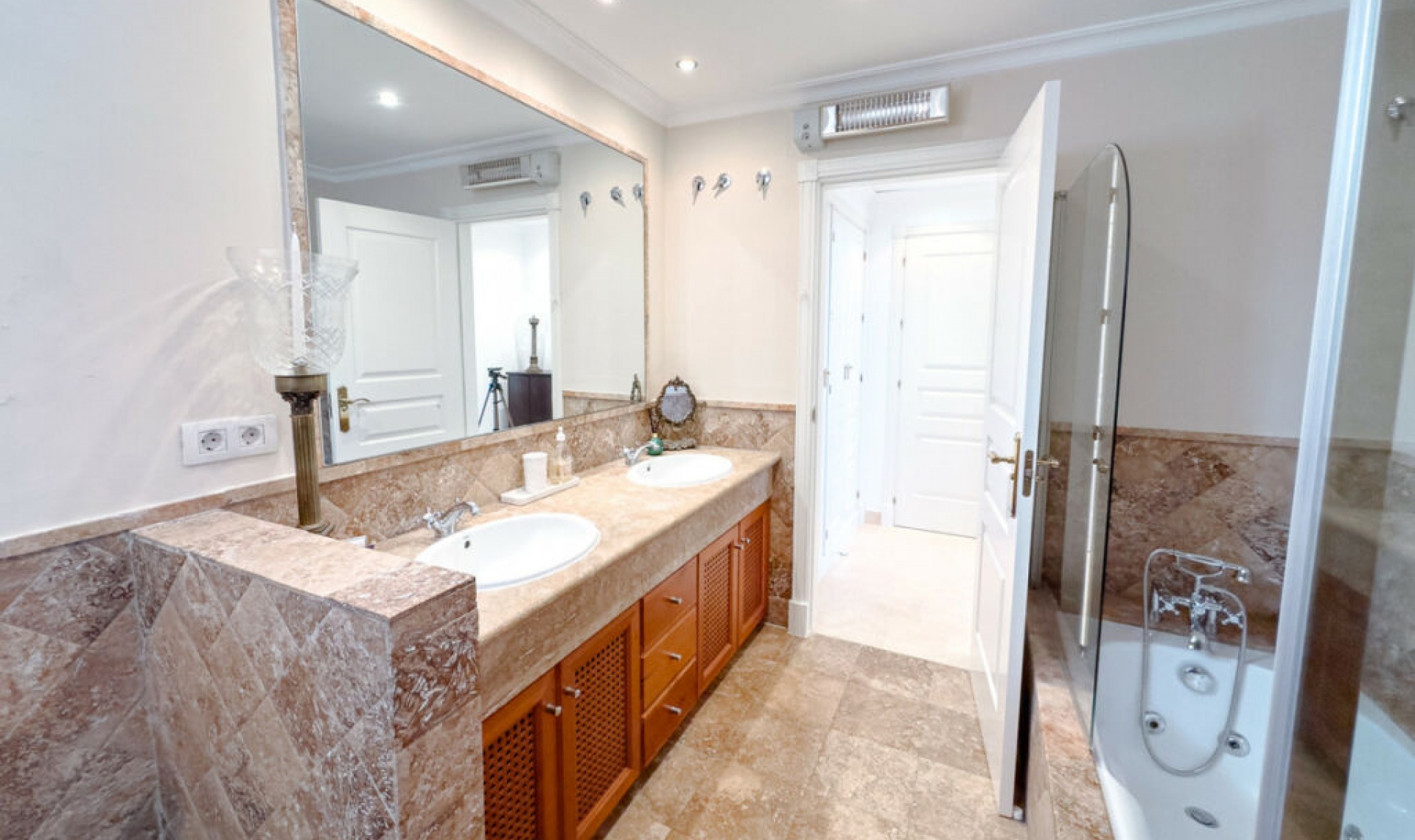 Resale - Apartment -
Estepona