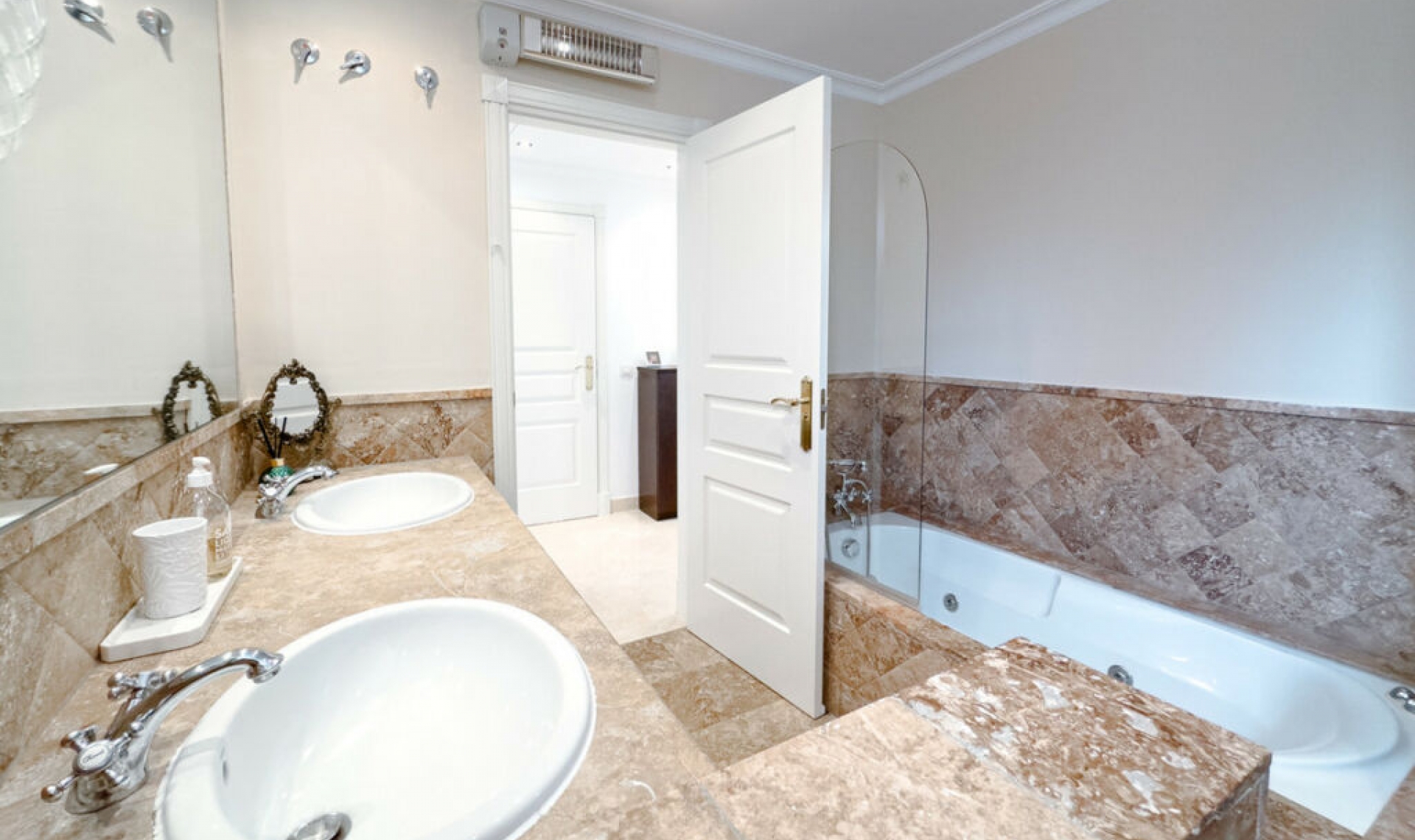 Resale - Apartment -
Estepona