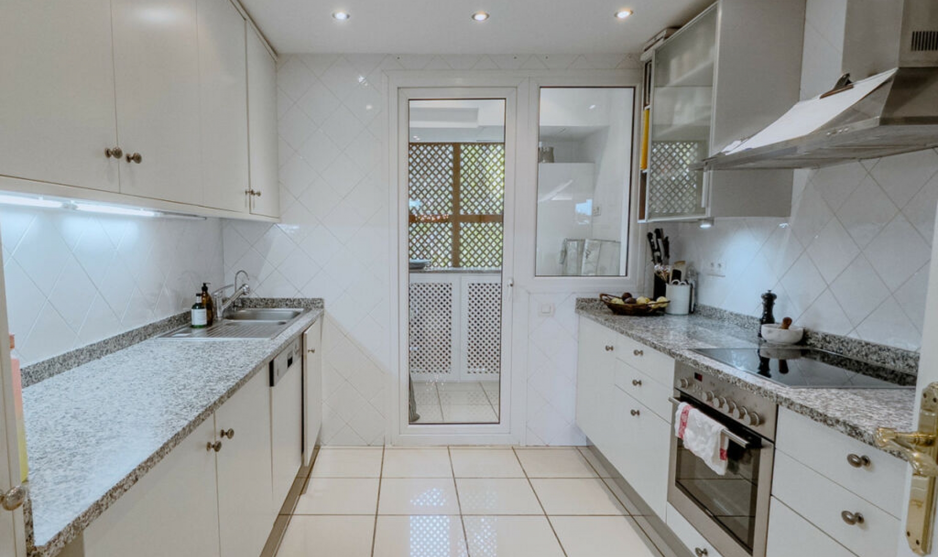 Resale - Apartment -
Estepona