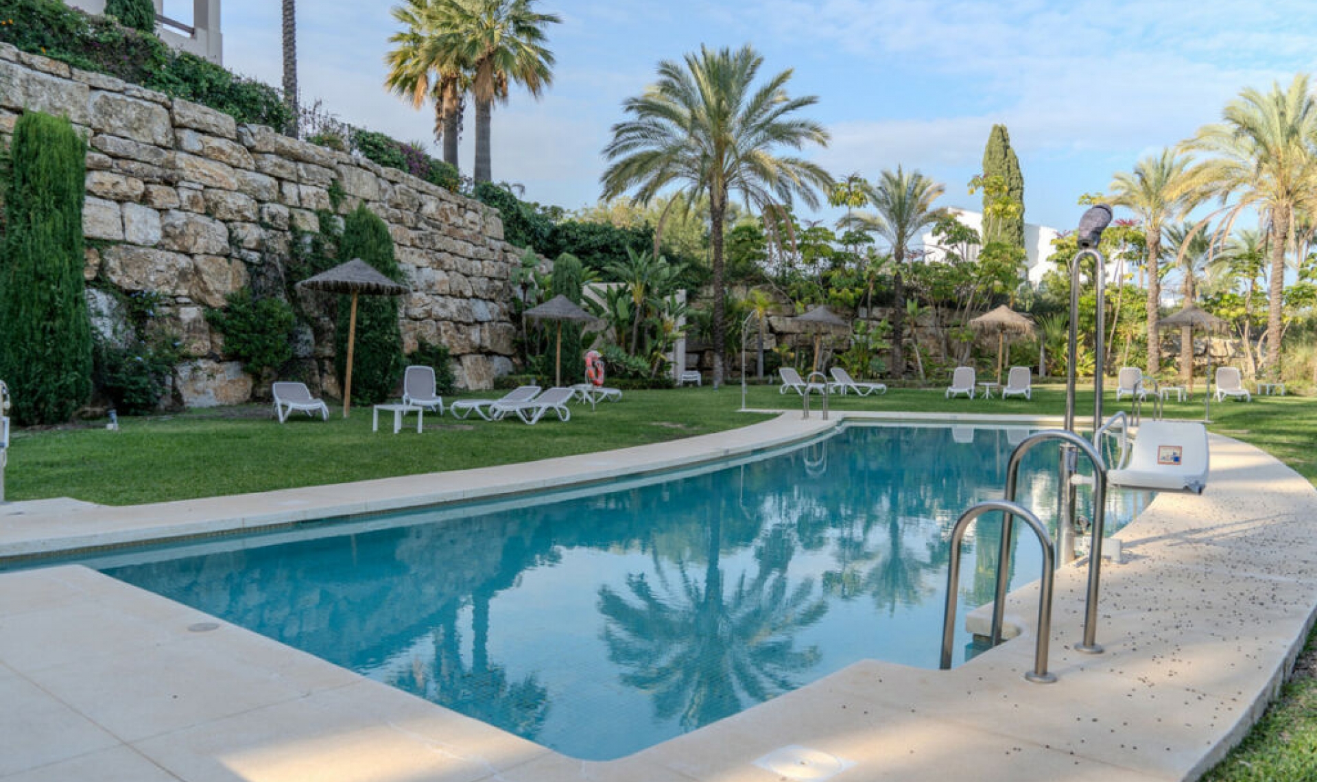 Resale - Apartment -
Estepona