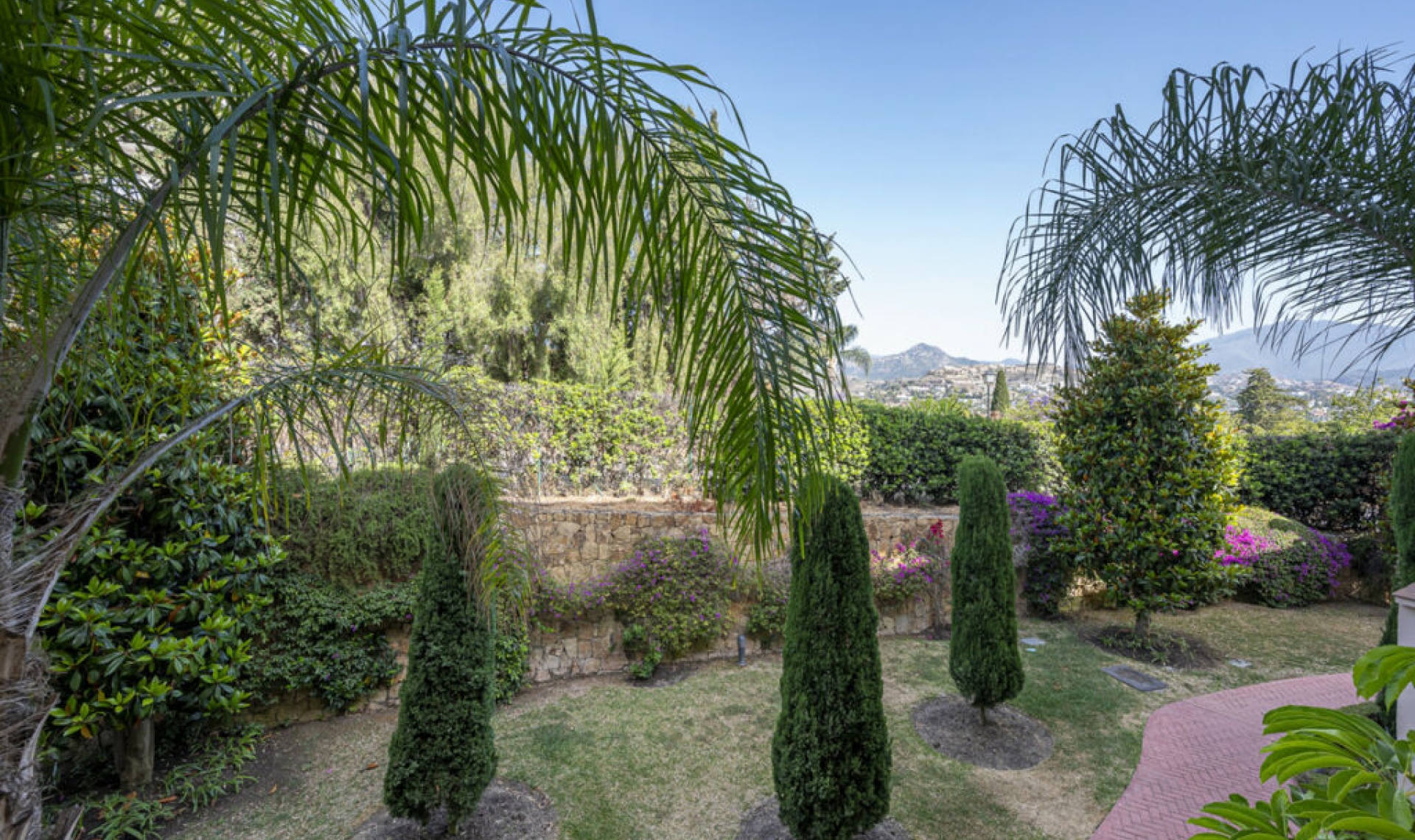 Resale - Apartment -
Estepona