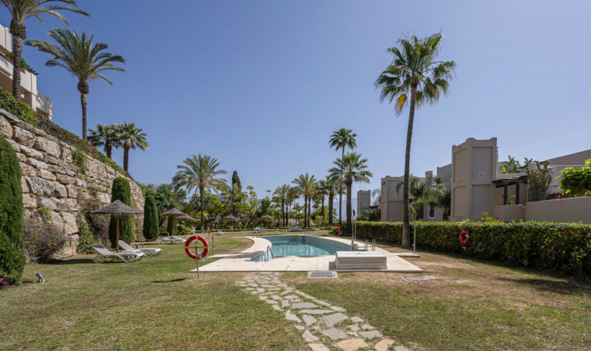 Resale - Apartment -
Estepona
