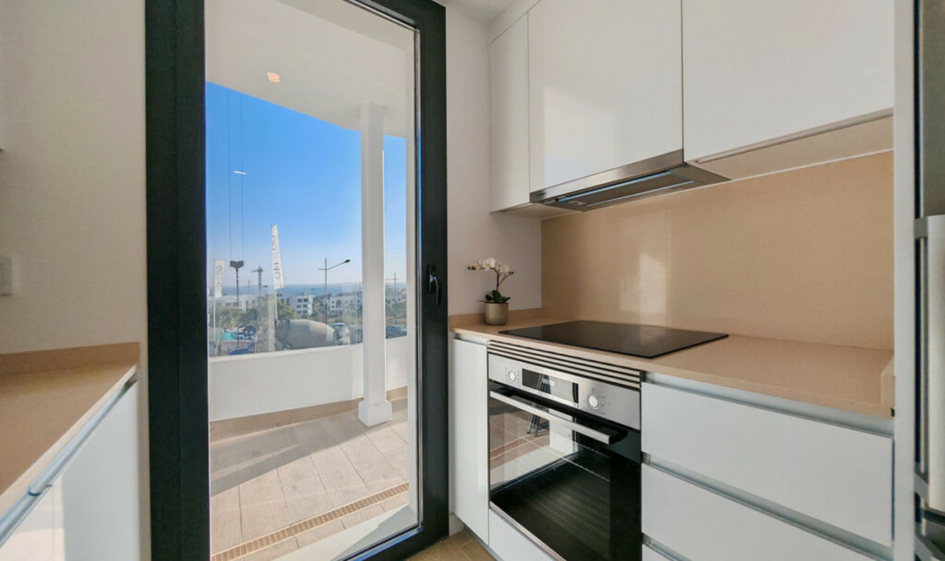 Resale - Apartment -
Estepona