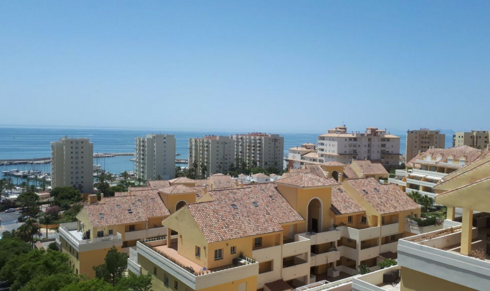 Resale - Apartment -
Estepona