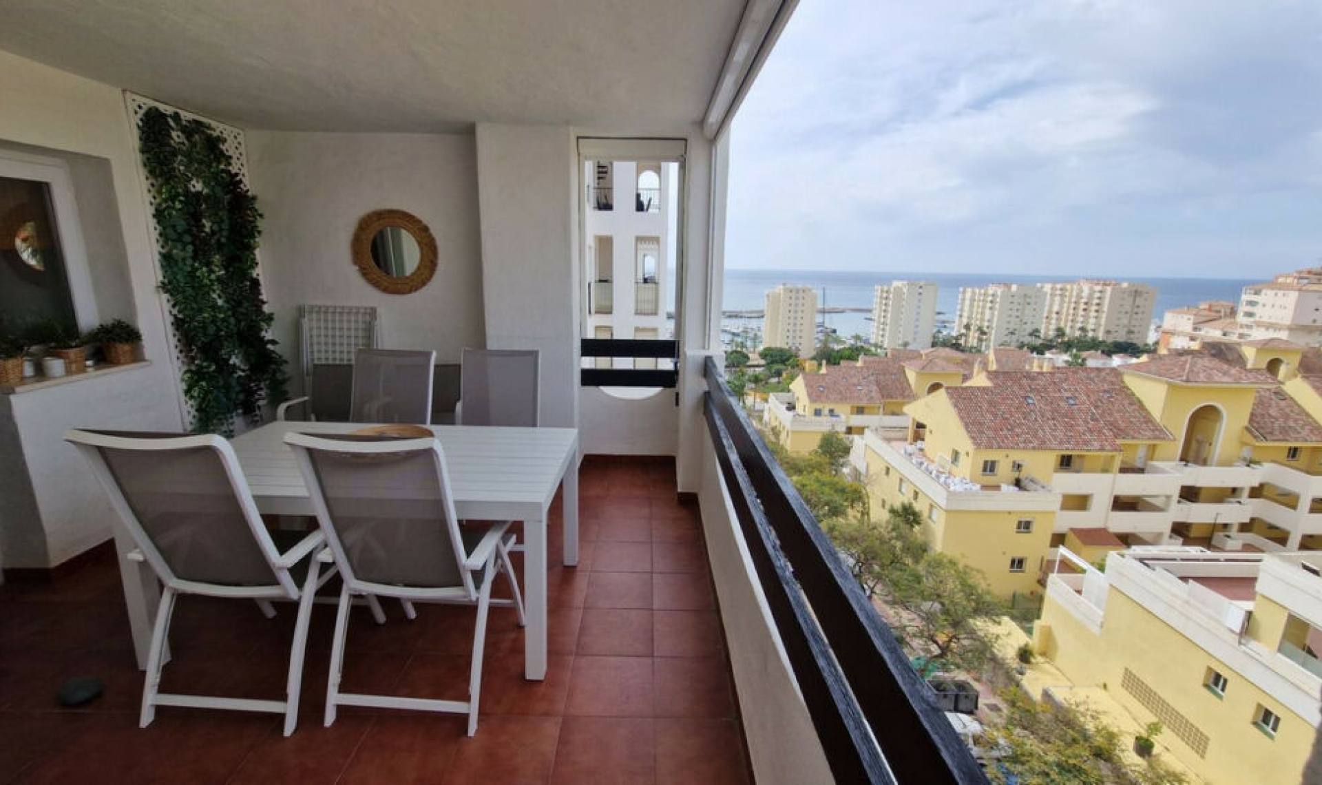 Resale - Apartment -
Estepona