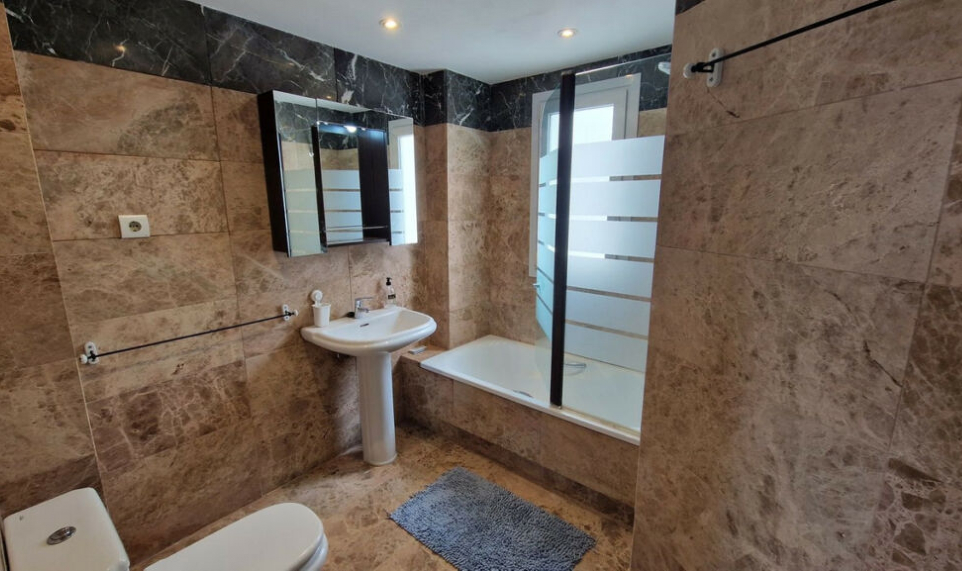 Resale - Apartment -
Estepona