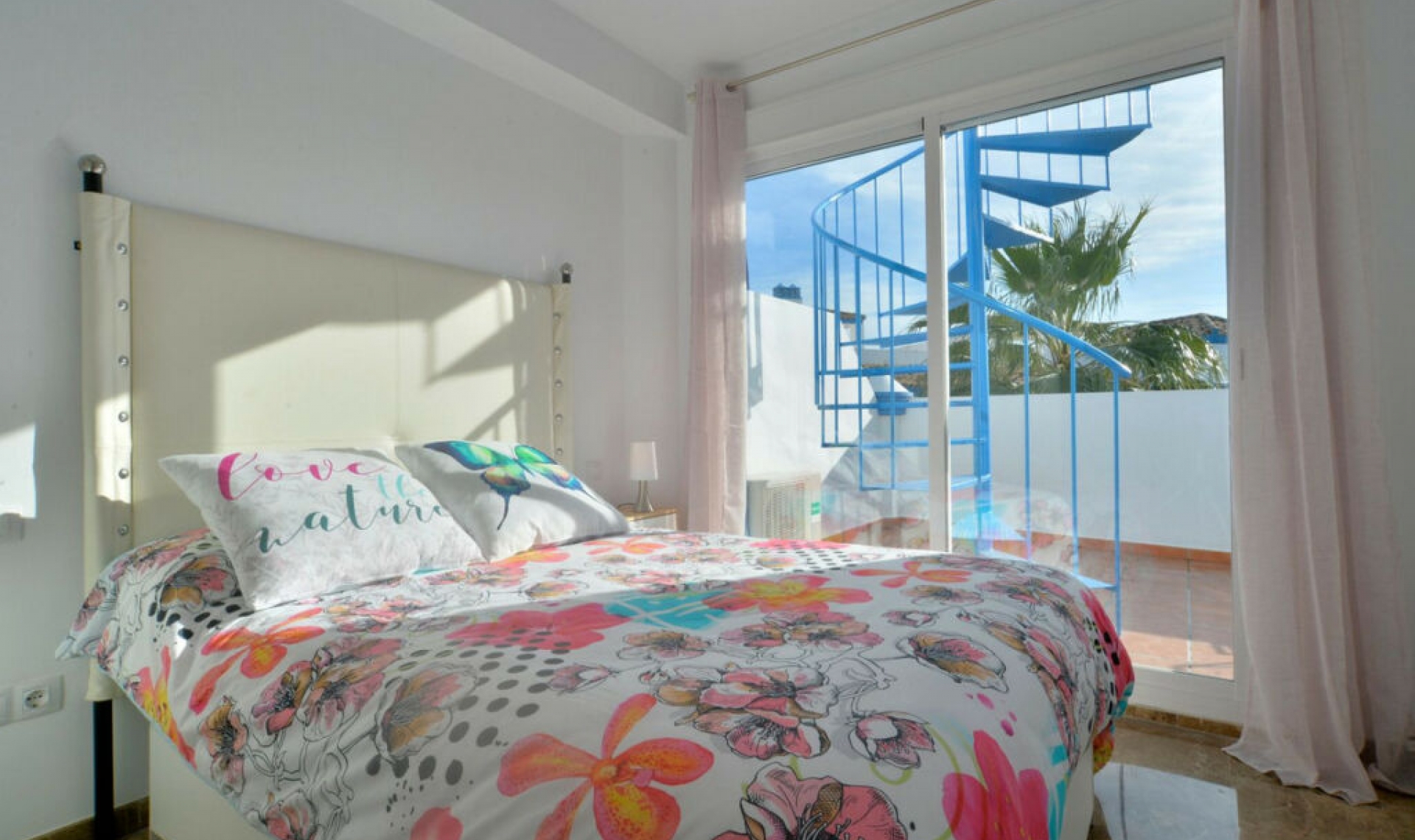 Resale - Apartment -
Estepona