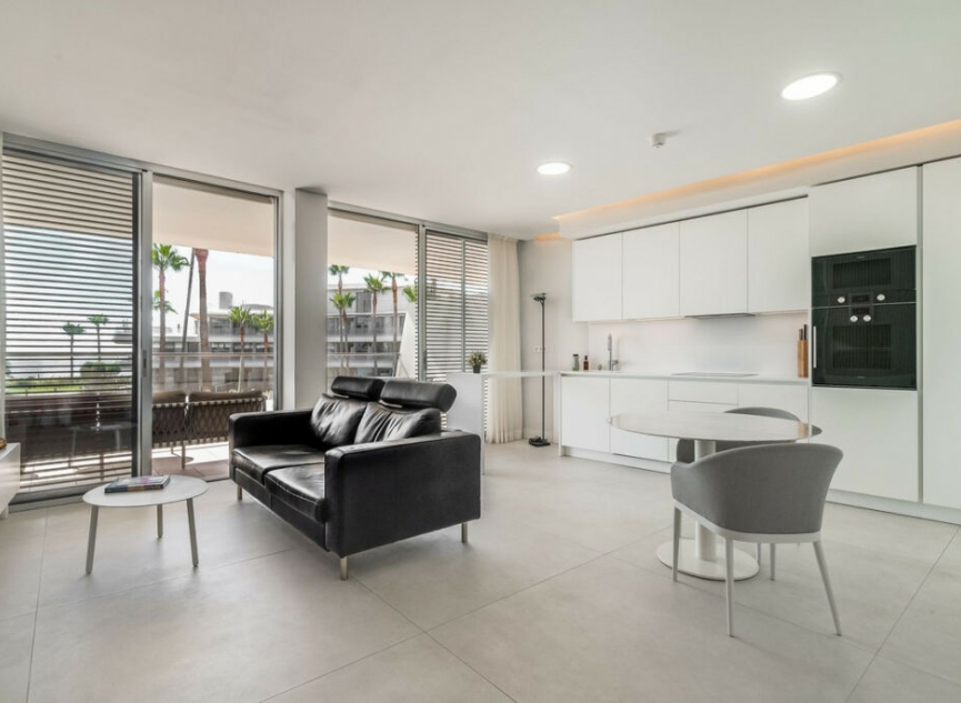 Resale - Apartment -
Estepona