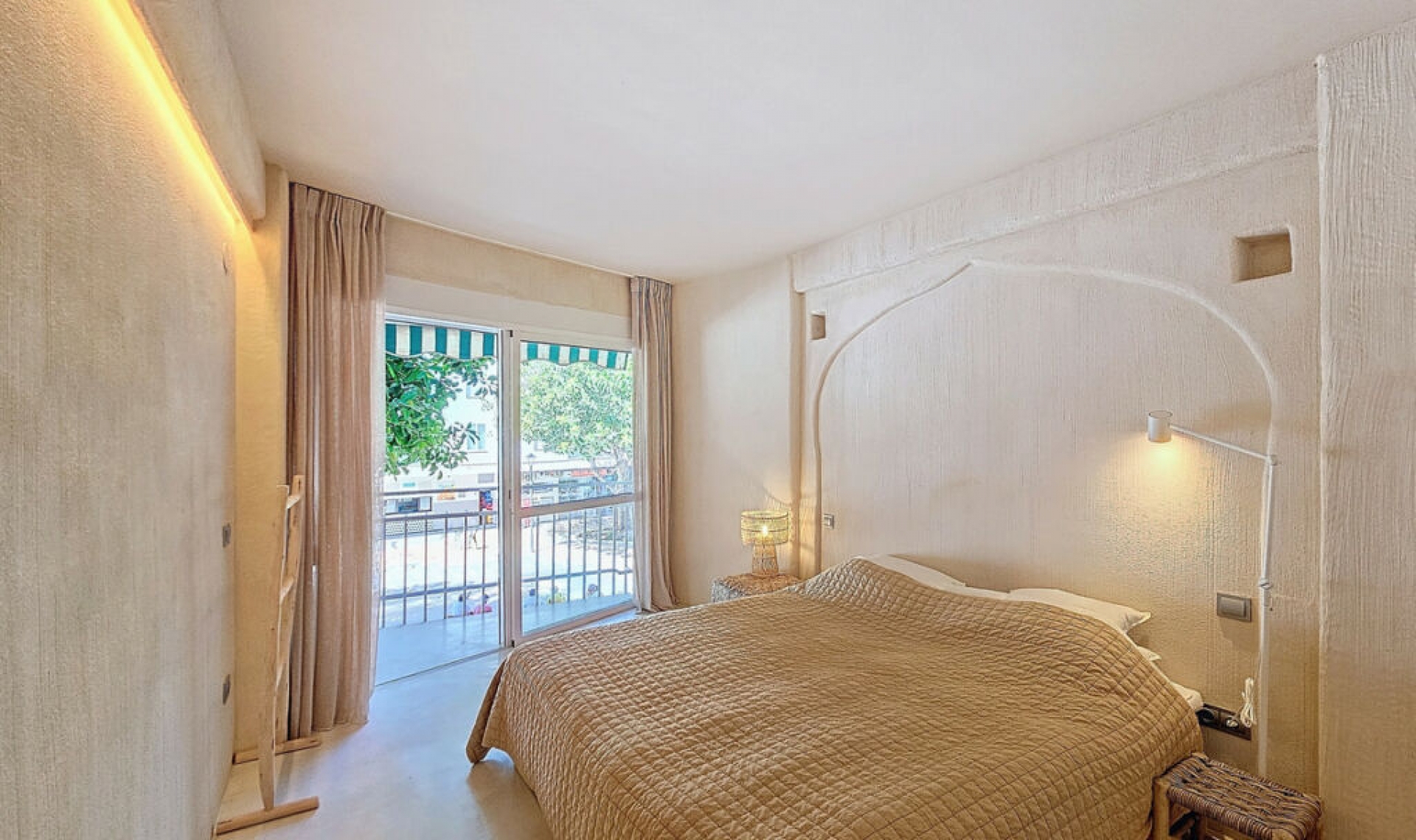 Resale - Apartment -
Estepona