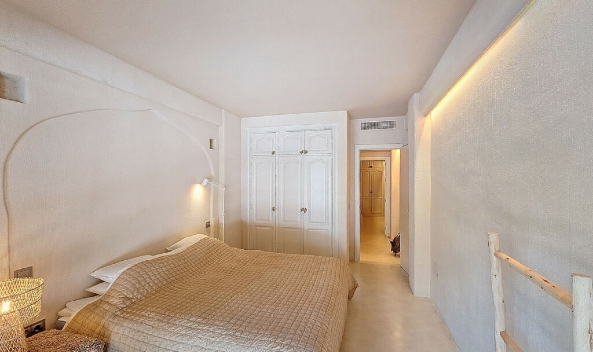 Resale - Apartment -
Estepona