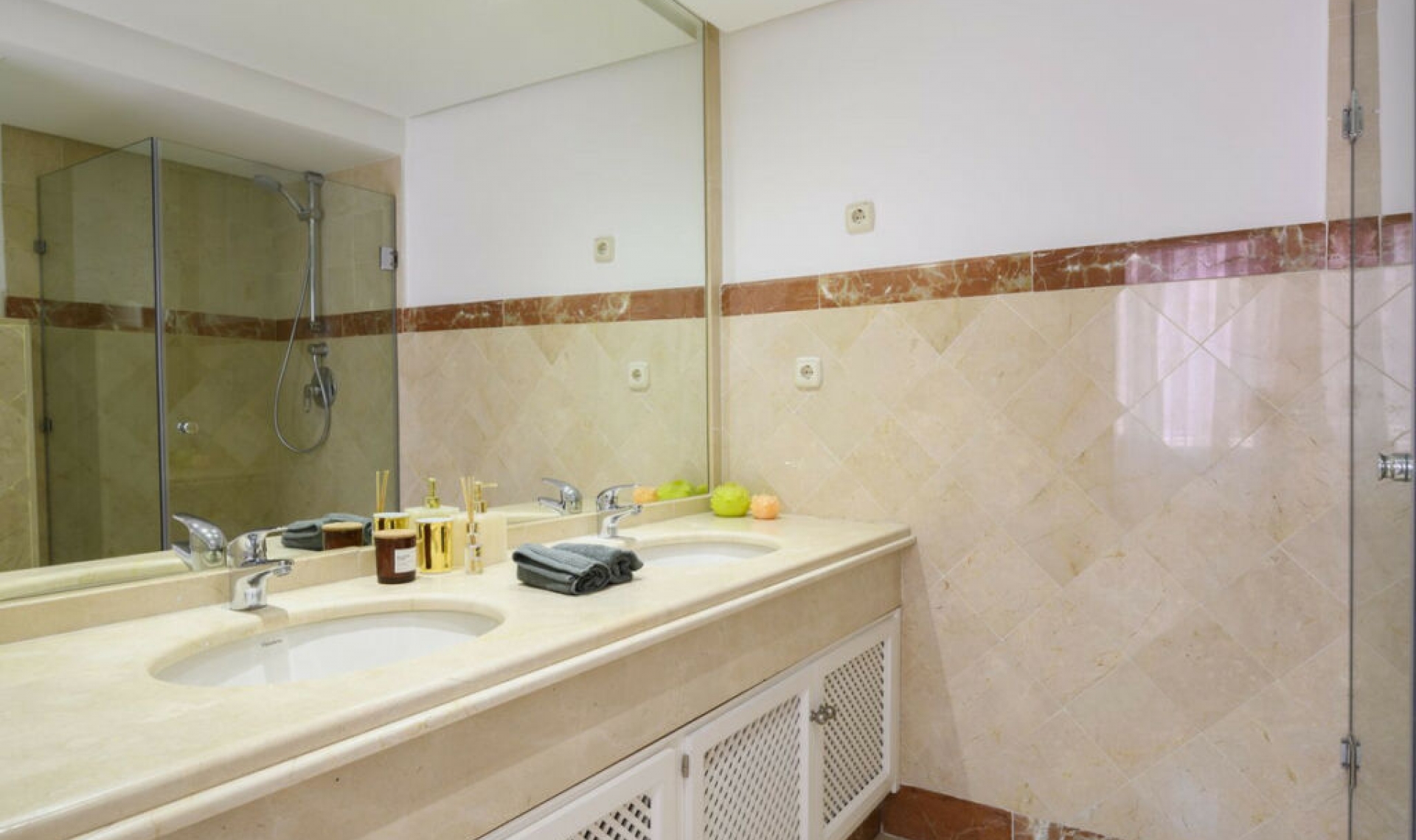 Resale - Apartment -
Estepona