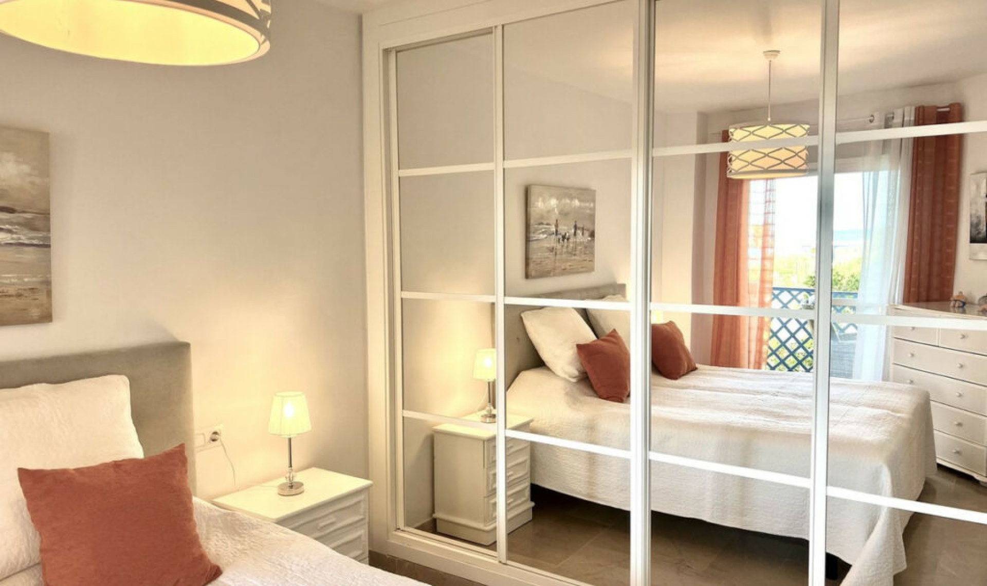 Resale - Apartment -
Estepona