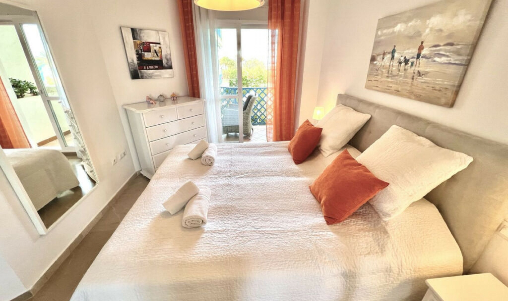 Resale - Apartment -
Estepona