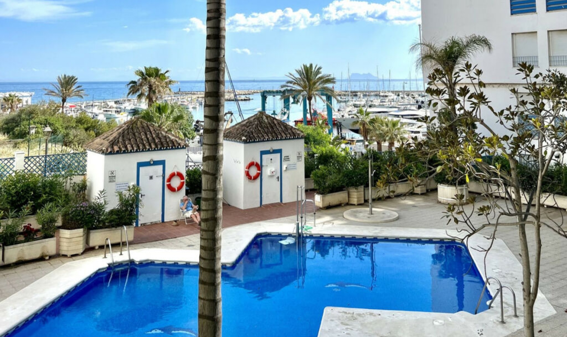 Resale - Apartment -
Estepona