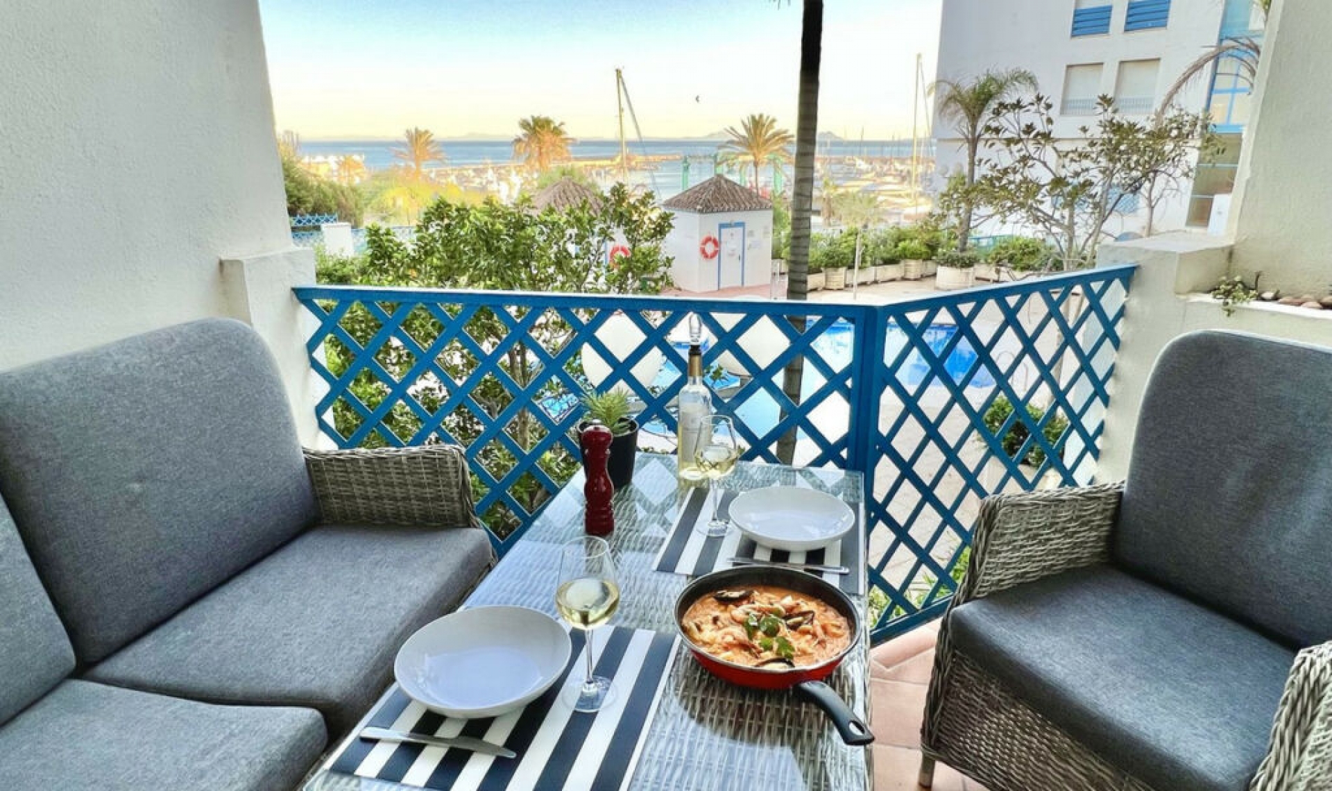 Resale - Apartment -
Estepona