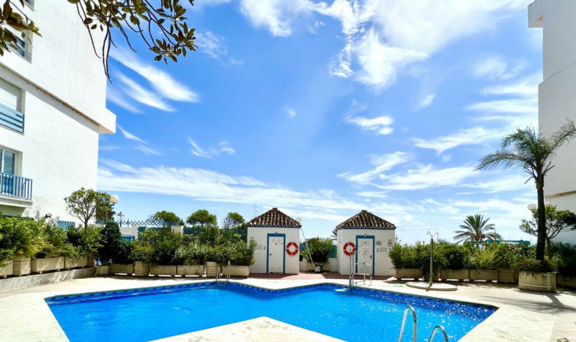 Resale - Apartment -
Estepona