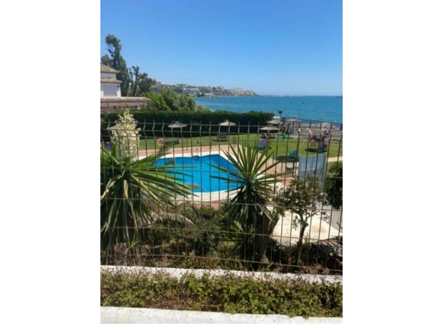 Resale - Apartment -
Estepona