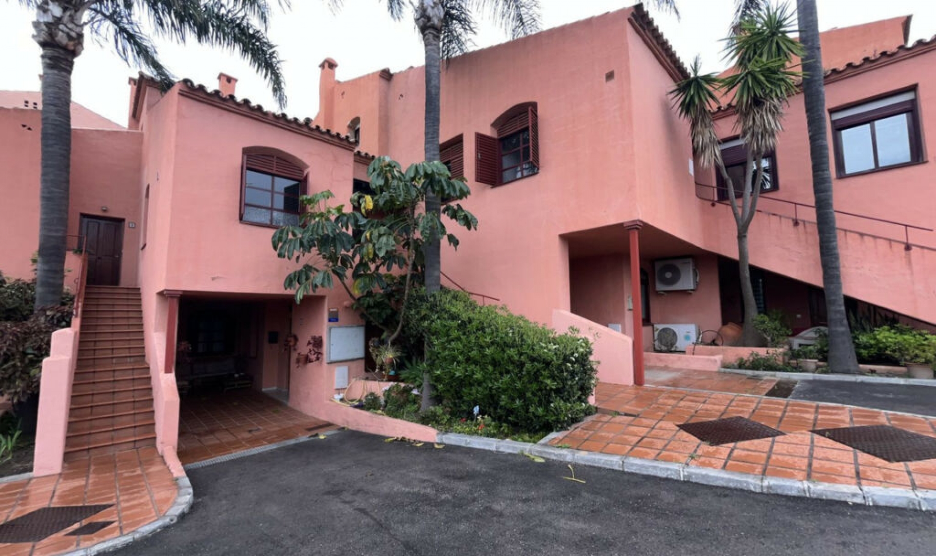 Resale - Apartment -
Estepona