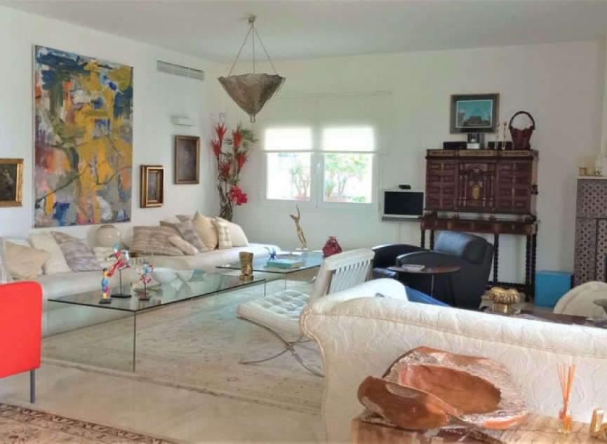 Resale - Apartment -
Estepona