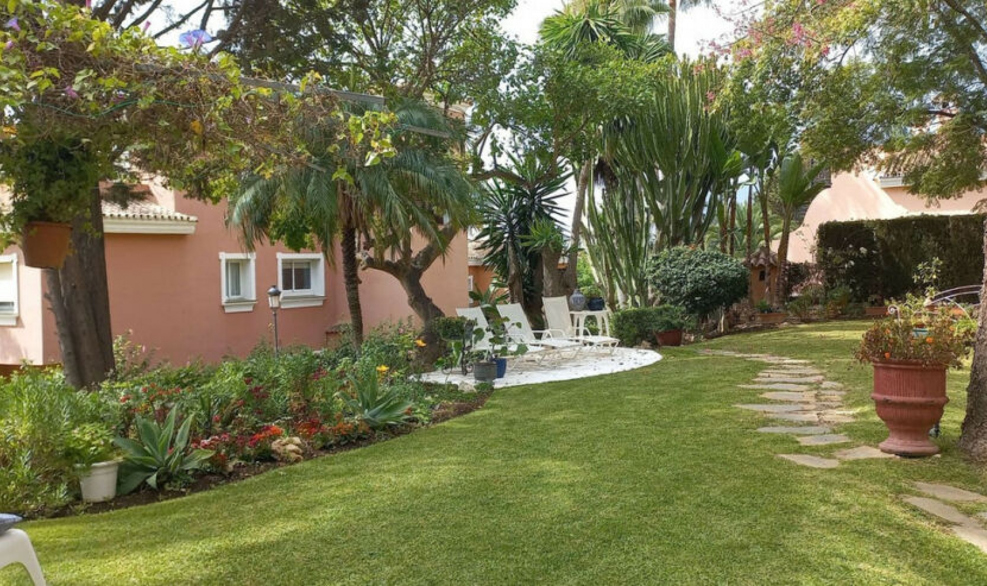 Resale - Apartment -
Estepona