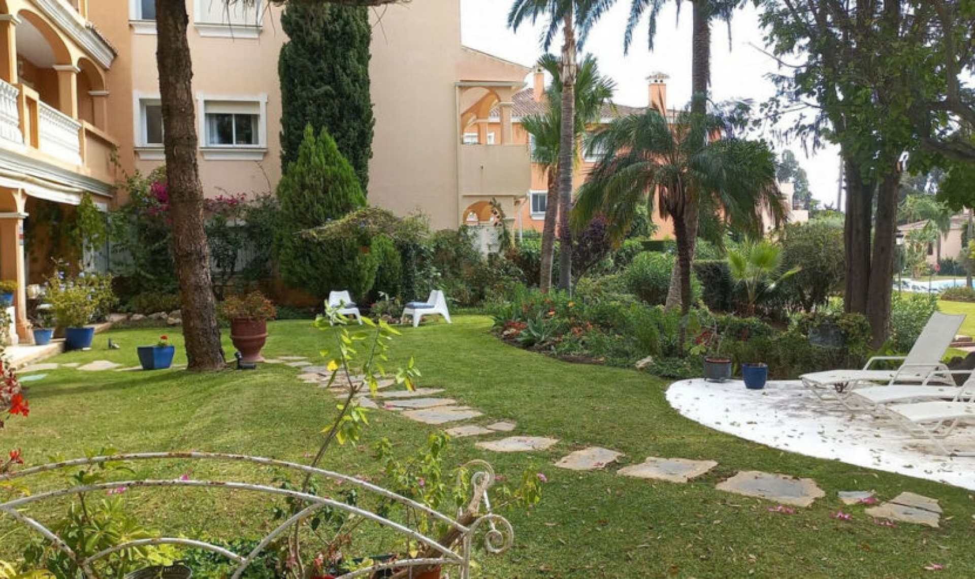 Resale - Apartment -
Estepona