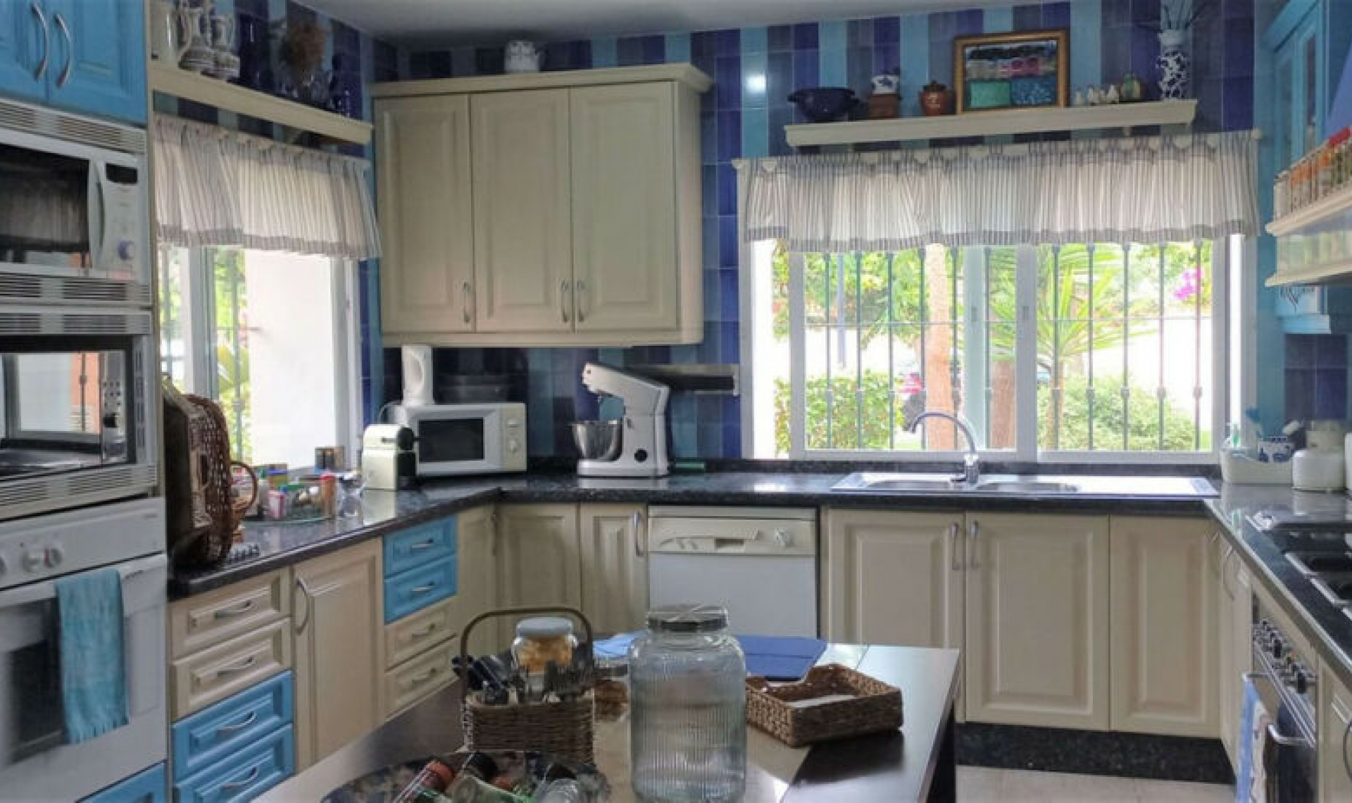 Resale - Apartment -
Estepona