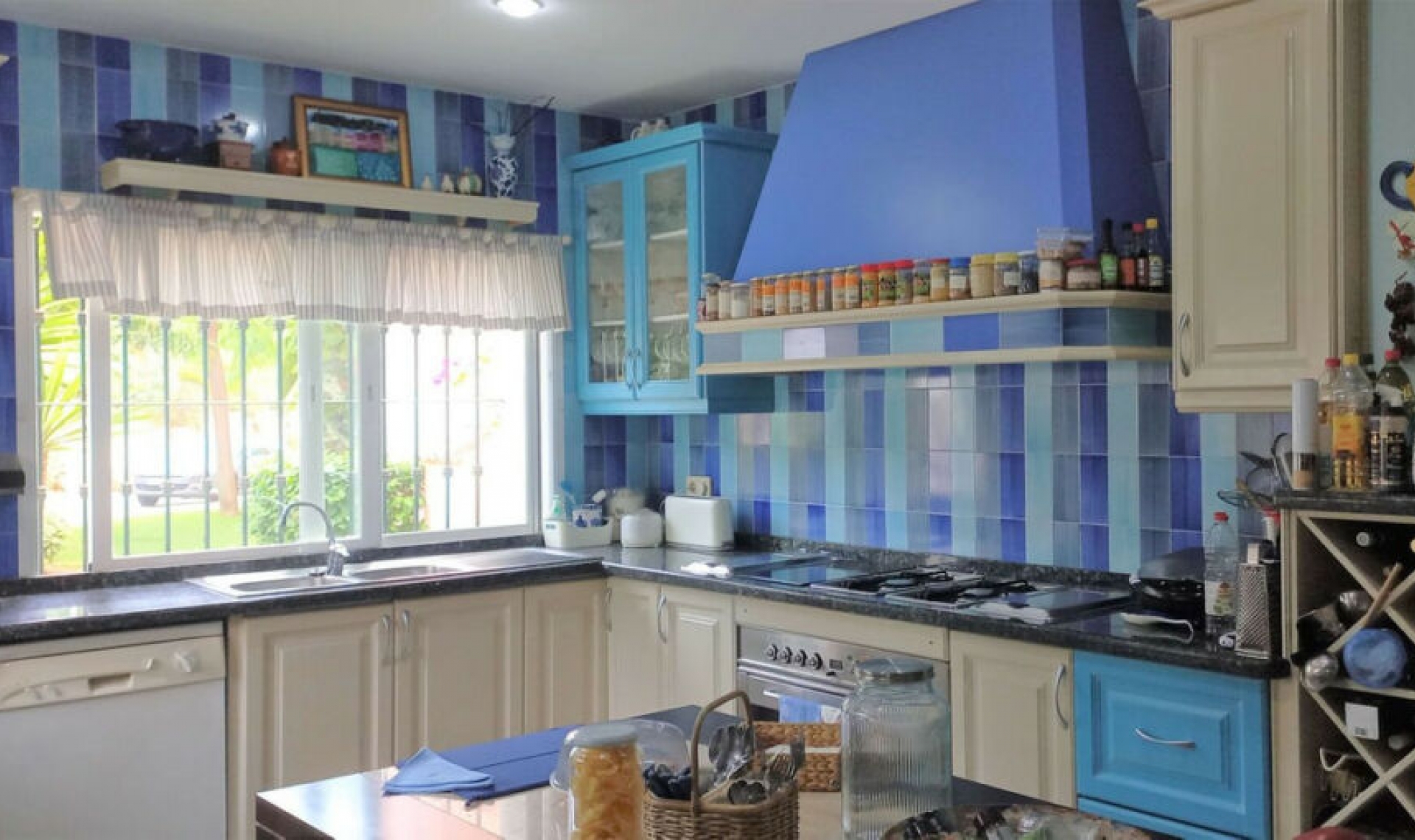 Resale - Apartment -
Estepona