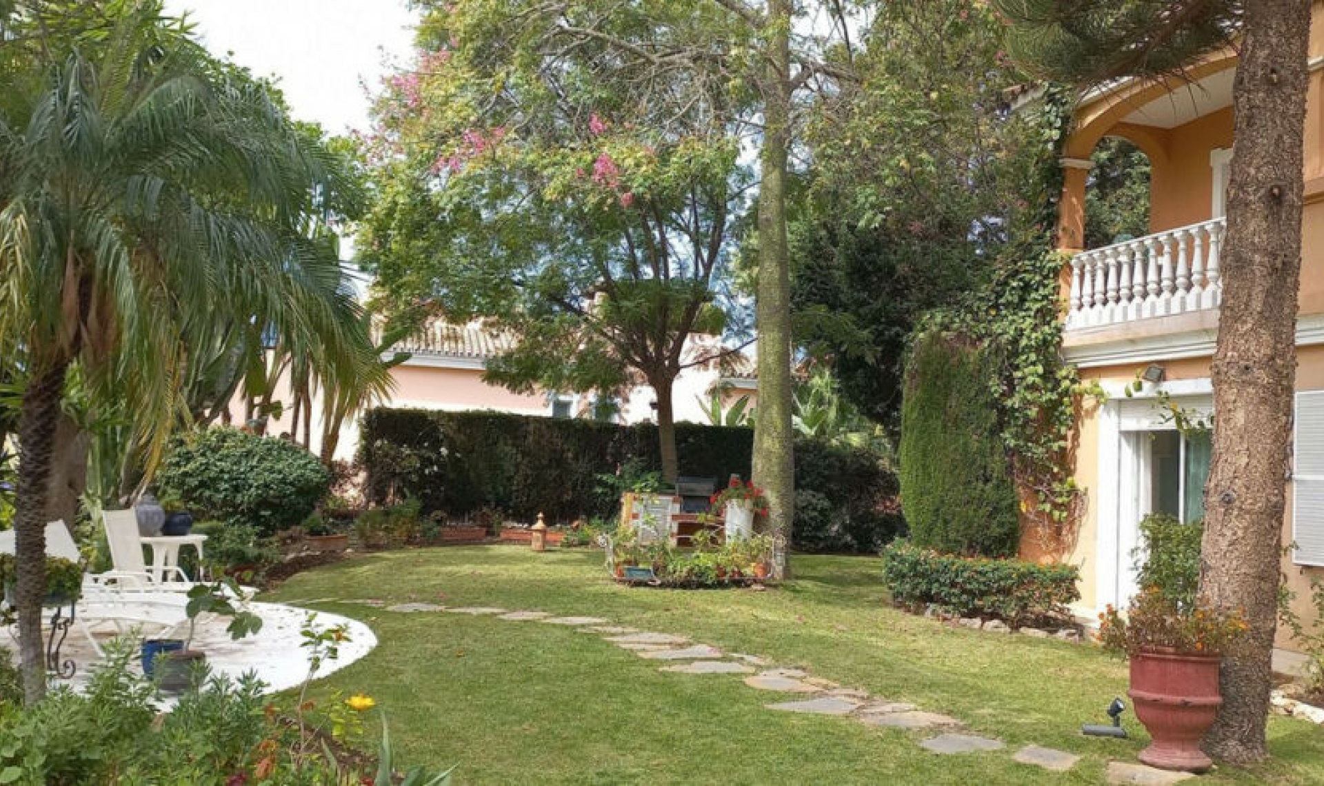 Resale - Apartment -
Estepona